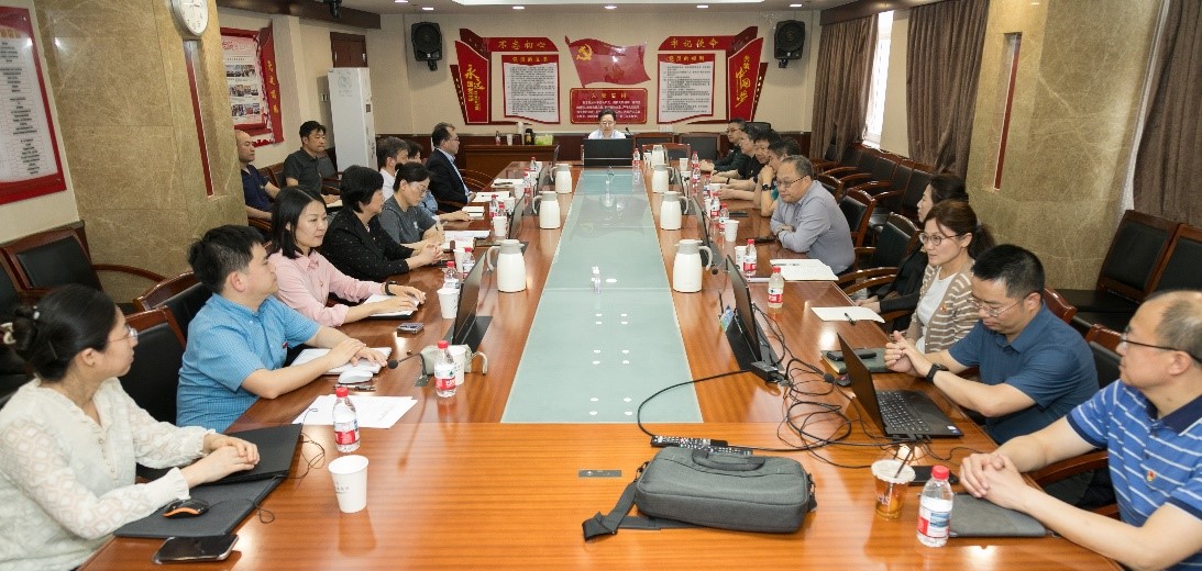 亞星會(huì)員注冊(cè)口腔醫(yī)院舉辦深入貫徹中央八項(xiàng)規(guī)定精神學(xué)習(xí)教育專題讀書班
